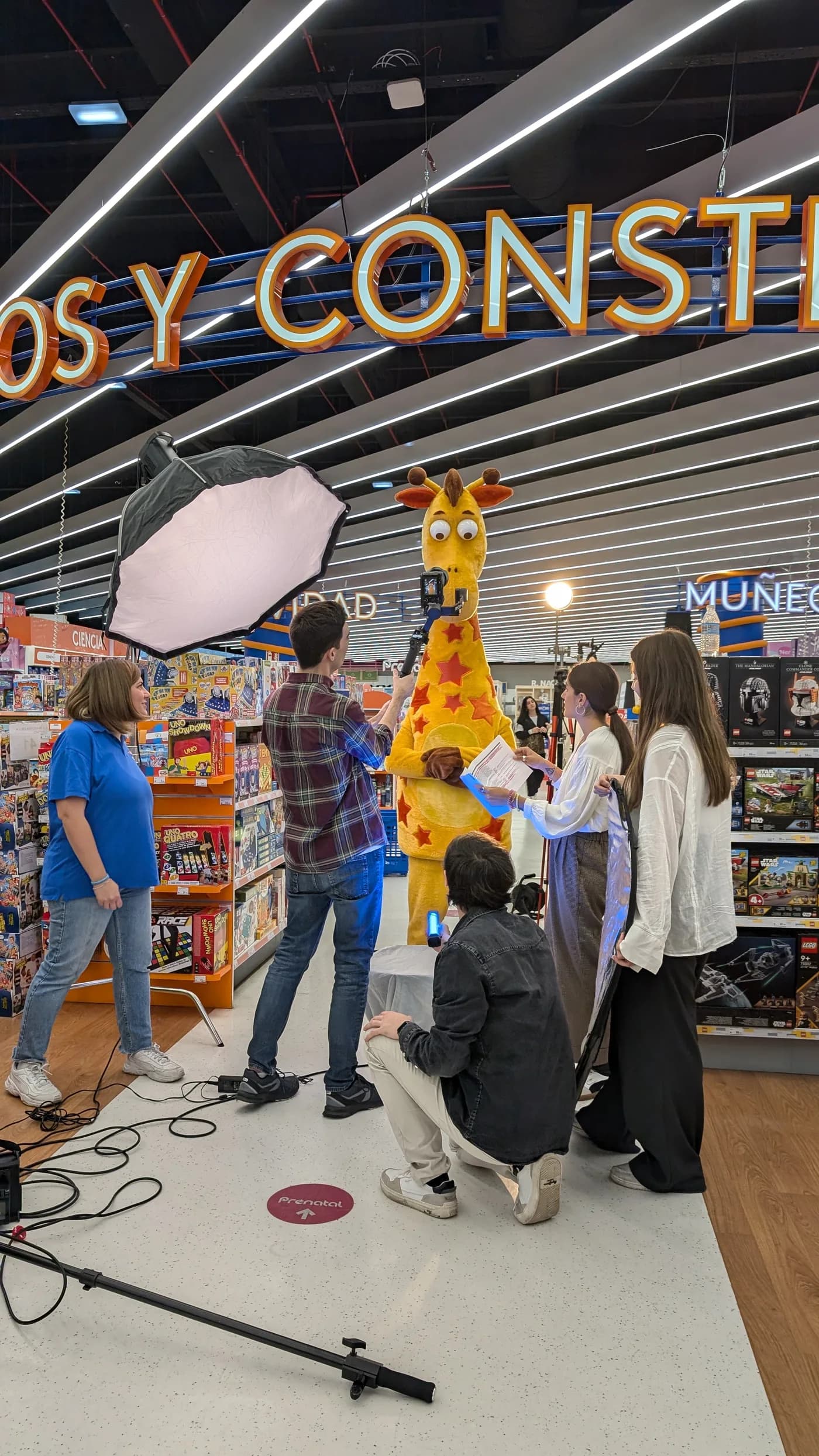 Rodaje de contenido para Toys R Us en tienda