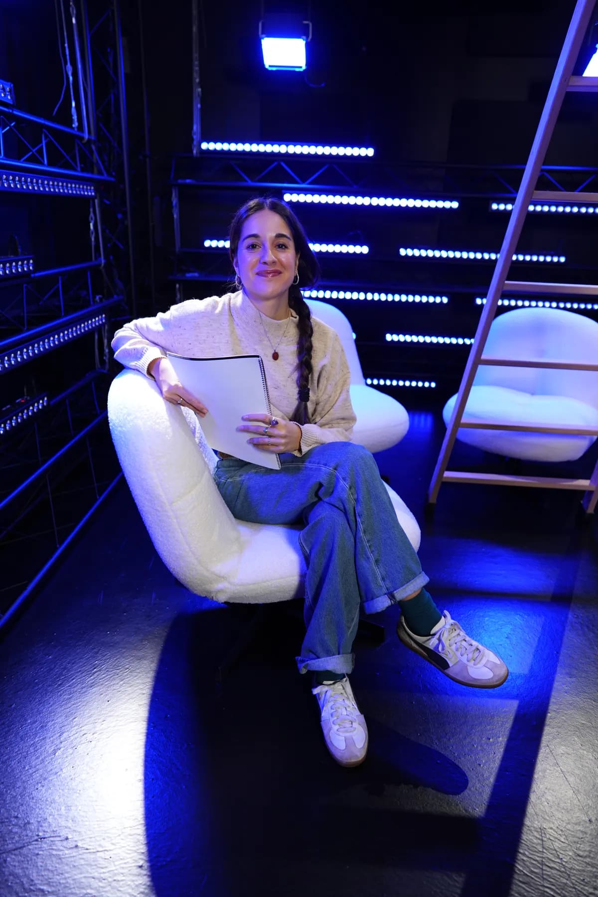 Alba Caro en sesión de trabajo